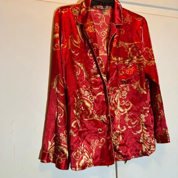 Morgan Taylor Red Satin Pajama Set with Gold Paisley Motif - Picture 5 of 11